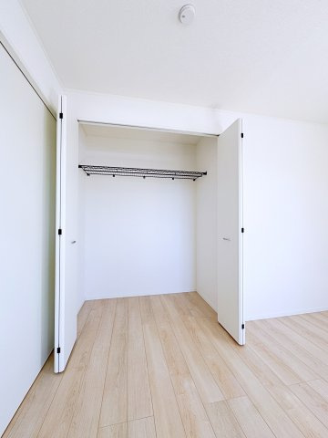 新築戸建・新築建売　郡山市字賀庄【制震・耐震】桜小・郡山三中の収納|棚付きで荷物を整頓しやすくたくさん収納できる！