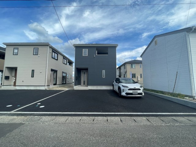 新築戸建・新築建売　郡山市字賀庄【制震・耐震】桜小・郡山三中の駐車場|並列駐車が車種によっては3台可能！