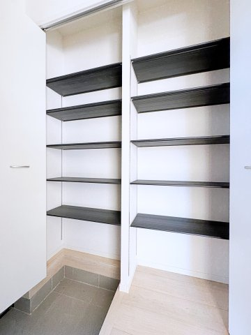 新築戸建・新築建売　郡山市字賀庄【制震・耐震】桜小・郡山三中の収納|可動棚付きなので物の大きさによって高さを変えられるので便利！