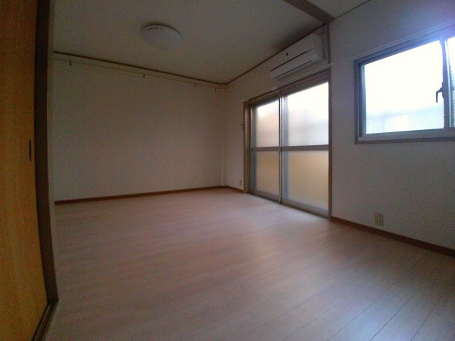 石町ハイツの居間・リビング