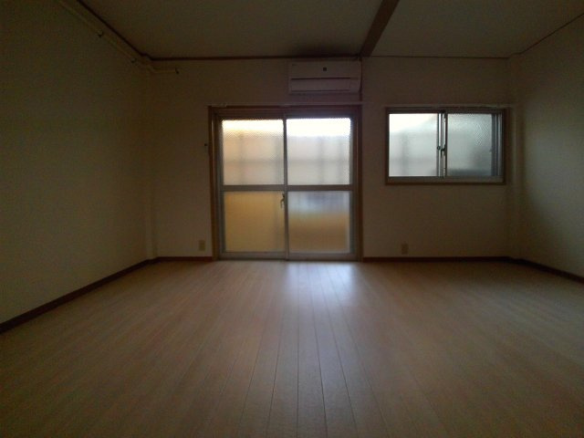 石町ハイツの居間・リビング
