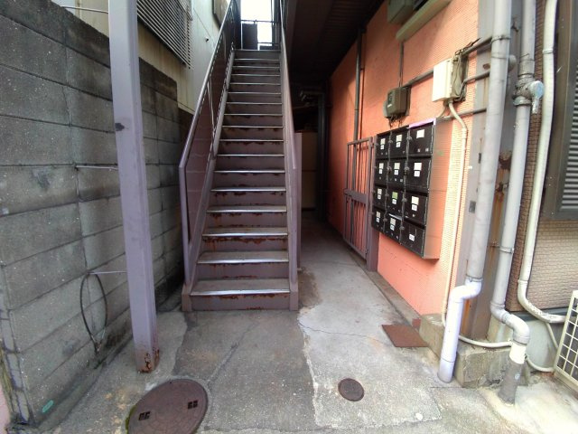 石町ハイツのエントランス