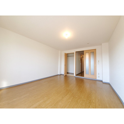 【居間・リビング】 | ミルーム津福 | 居間です