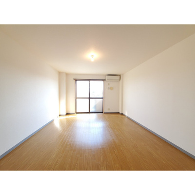 【内装】 | ミルーム津福 | 明るい色調の室内です