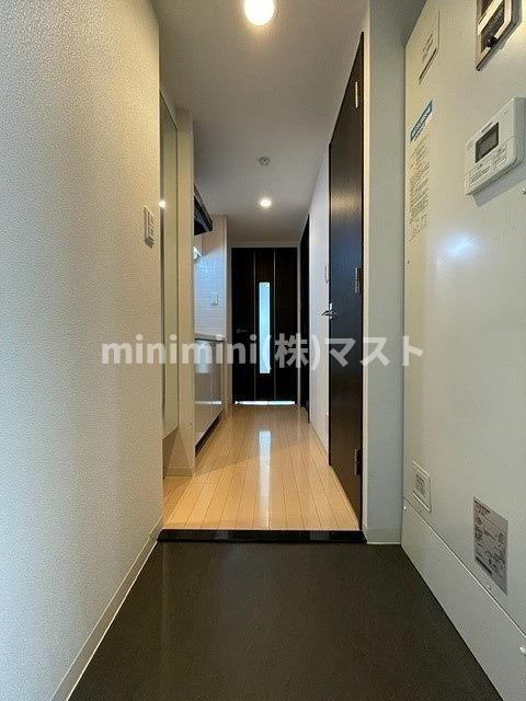 クリスタルブライト谷町の玄関