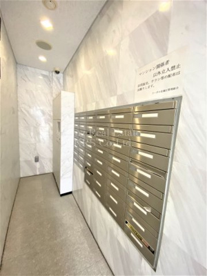 【その他共用部分】 | リーガル北堀江 | エントランスには荷物の受け取りに便利な宅配ボックス設置！