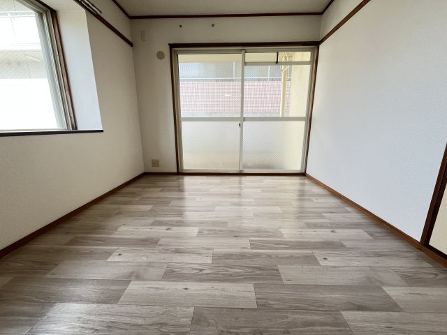 旭マンションの洋室