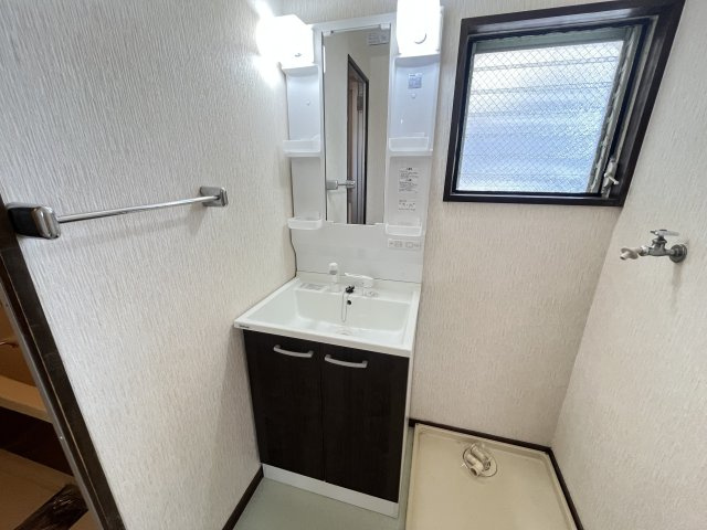 旭マンションの独立洗面台
