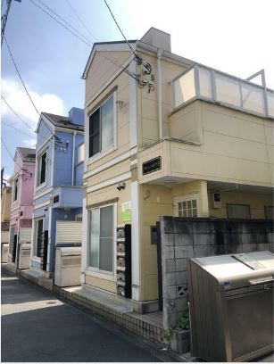 新宿区百人町１丁目のアパートの外観