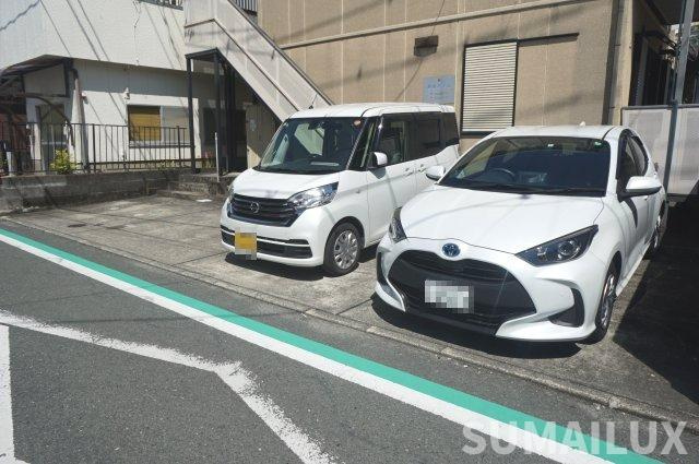長命ハイムの駐車場