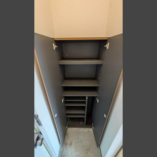 京福日之出マンションの玄関