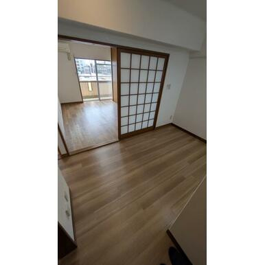 京福日之出マンションの居間・リビング