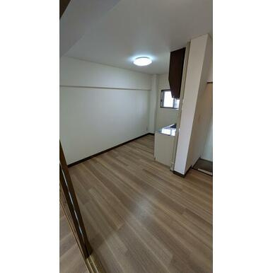 京福日之出マンションの居間・リビング