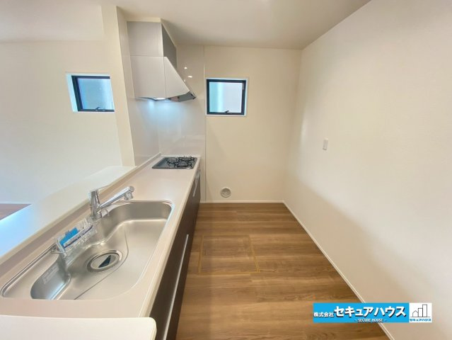 【今からご案内可能】刈谷市高須町坤　1棟のキッチン|【キッチン】
◆広々としたキッチンスペースのため家族で並んでお料理することができます♪