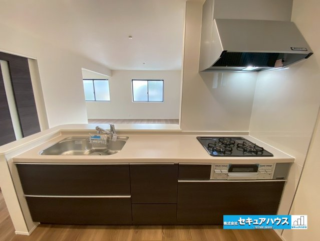 【今からご案内可能】刈谷市高須町坤　1棟のキッチン|【キッチン】
◆同時にたくさんの料理が調理できる。「焼く・蒸す・煮る」の工程を同時進行で進めることができるので、料理を素早く作ることができます。育児でバタバタ忙しいママに嬉しい♪