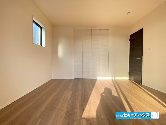 【今からご案内可能】刈谷市高須町坤　1棟の洋室|【洋室】
◆家族一人ひとりの大切なプライベート空間。趣味に合わせて使って頂けるようシンプルに仕上げてあります。暮らし心地を大きく左右する収納を、適材適所に配置し使い勝手を考慮しました。　