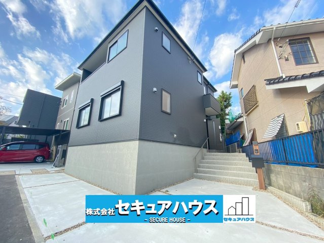 【今からご案内可能】刈谷市高須町坤　1棟の外観|■現地外観写真
敷地面積約40坪、建物面積約33坪。
駐車2台可能！オプション工事でカーポート設置などいかがでしょうか。その他にも、フェンスなどの「オプション工事」もご提案いたします♪