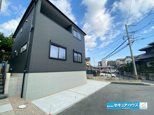 【今からご案内可能】刈谷市高須町坤　1棟の前面道路含む現地写真|事前予約にて現地ご見学いただけます！お気軽にお問い合わせください♪
■株式会社　セキュアハウス■
住宅ローンに強く、知識、経験豊富なスタッフ在籍
お客様に寄り添い、ご成約後もサポート致します