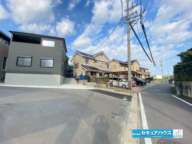 【今からご案内可能】刈谷市高須町坤　1棟の前面道路含む現地写真|事前予約にて現地ご見学いただけます！お気軽にお問い合わせください♪
■株式会社　セキュアハウス■
住宅ローンに強く、知識、経験豊富なスタッフ在籍
お客様に寄り添い、ご成約後もサポート致します。