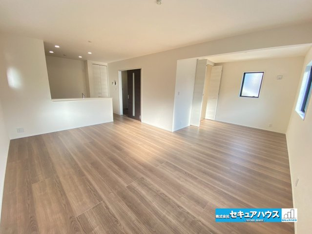 【今からご案内可能】刈谷市高須町坤　1棟の居間・リビング|【LDK】
◆日当たりが良く温かい広々リビングは家族の団らんスペースになります。