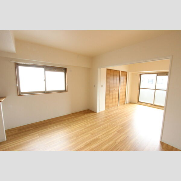 ラトレ白鳥　名古屋市賃貸　仲介手数料無料の居間・リビング