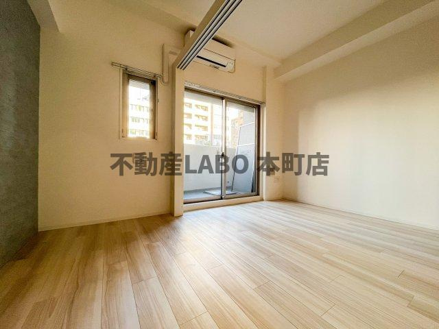 セレニテ難波リアンの洋室