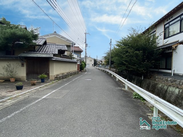 上賀茂池殿町 中古戸建の前面道路含む現地写真