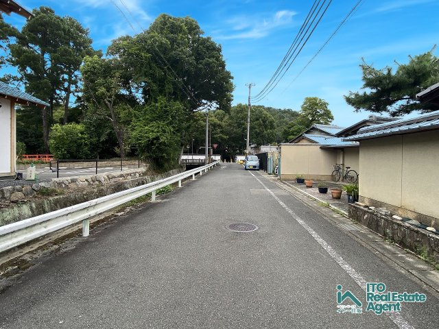 上賀茂池殿町 中古戸建の前面道路含む現地写真