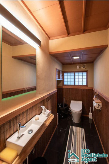 上賀茂池殿町 中古戸建のトイレ