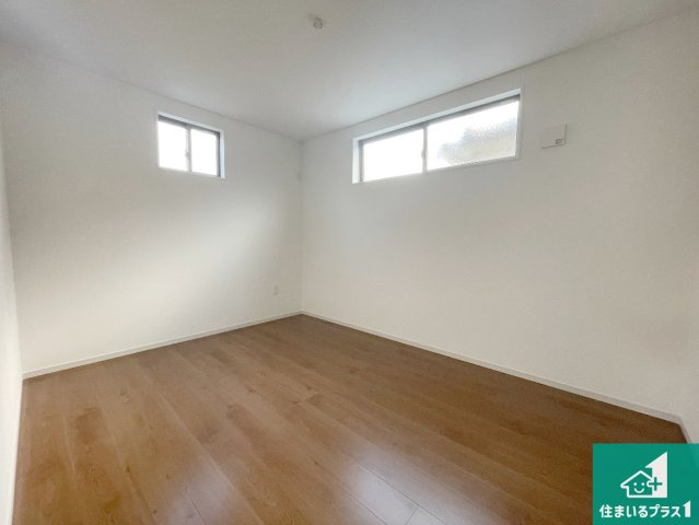 栗東市中沢　第3期　新築一戸建ての洋室|シンプルな洋室は、自分好みのインテリアが楽しめます♪ご家族とインテリアや家具を選びに行くのは新築購入時の醍醐味の一つです。ぜひお楽しみください♪