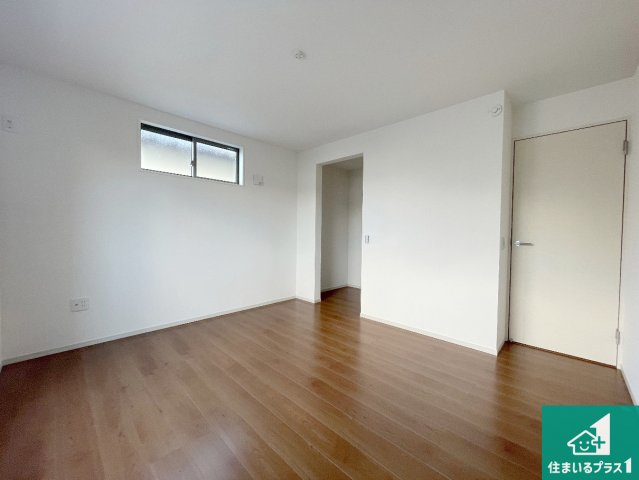 栗東市中沢　第3期　新築一戸建ての洋室|シンプルな洋室は、自分好みのインテリアが楽しめます♪ご家族とインテリアや家具を選びに行くのは新築購入時の醍醐味の一つです。ぜひお楽しみください♪