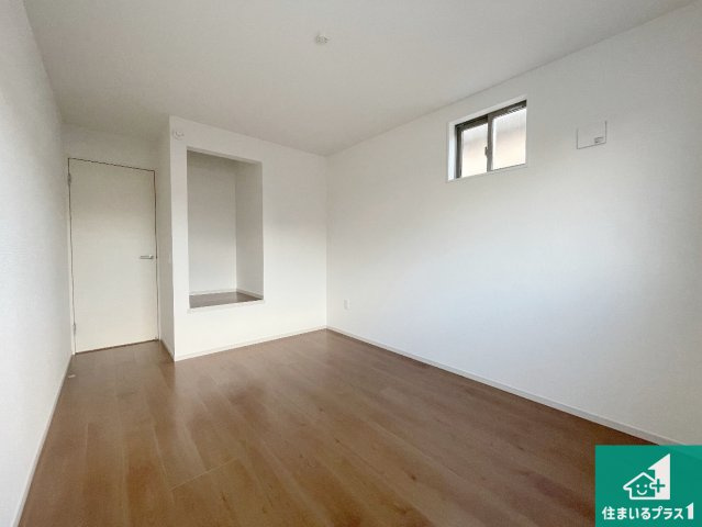 栗東市中沢　第3期　新築一戸建ての洋室|シンプルな洋室は、自分好みのインテリアが楽しめます♪ご家族とインテリアや家具を選びに行くのは新築購入時の醍醐味の一つです。ぜひお楽しみください♪