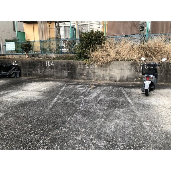山喜多コーポの駐車場