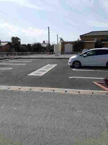 ジューンベリーの駐車場