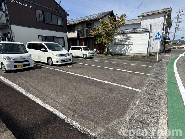 ヴァンヴェールⅡの駐車場