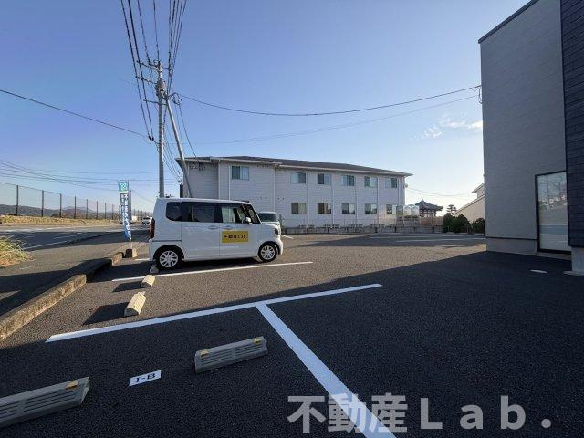 マリーダの駐車場