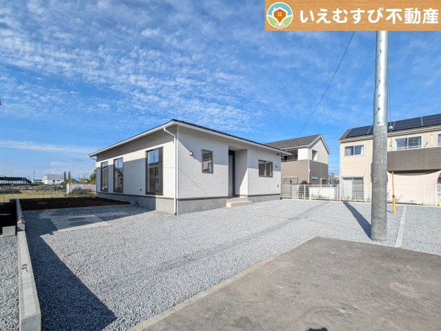 Cradle garden　上里町嘉美第4の駐車場|2台以上駐車可能なスペース完備
広々とした砂利敷きスペース。駐車するだけでなくBBQやプールも楽しめそう♪