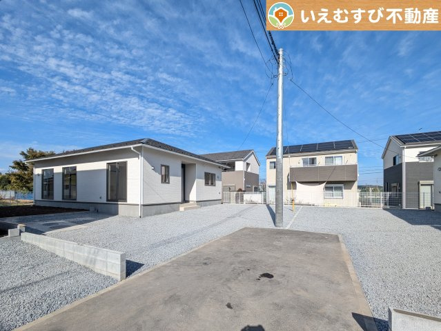 Cradle garden　上里町嘉美第4の前面道路含む現地写真|充分な広さの前面道路
間口が広くお車の出し入れも問題なく行えるスペースが確保されています♪