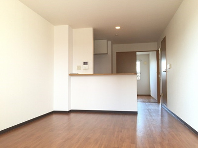 【居間・リビング】 | ソレアード | こちらの居間で趣味の時間をお楽しみください