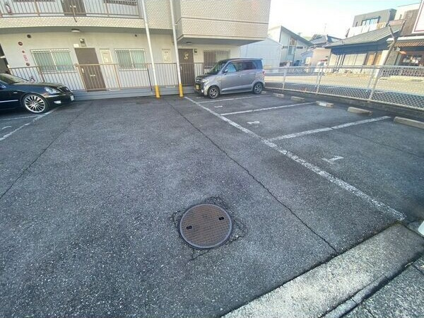 牧の原ハイツの駐車場