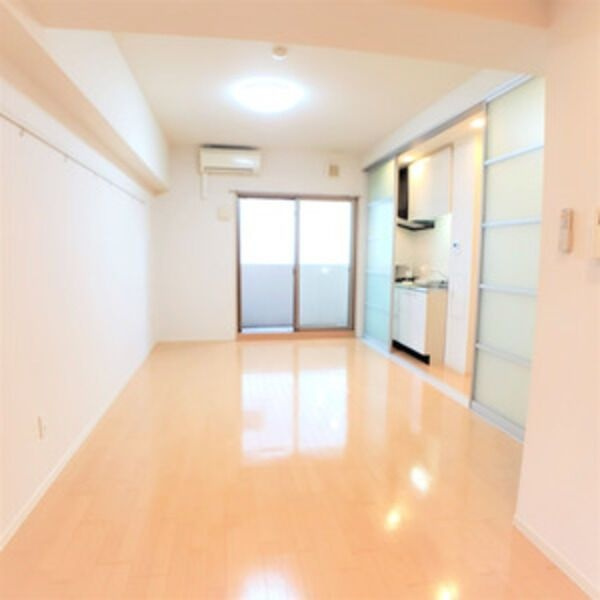 グランシャリオ栄の居間・リビング