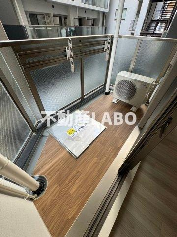 セレニテ難波グランデシュッドのバルコニー