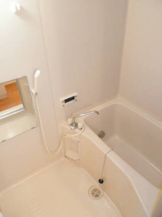 クレール琴山　B棟の浴室|日々の疲れを癒すお風呂付です