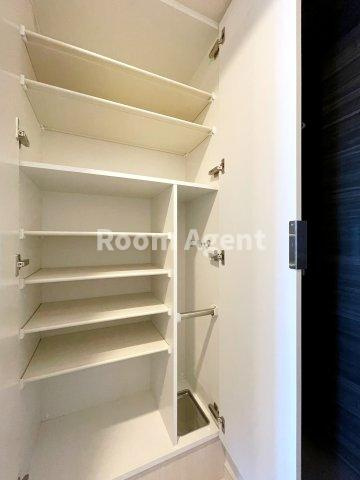 プレサンス葵デュリスの玄関