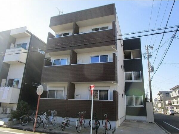 アルバーノ中村vermilionのエントランス