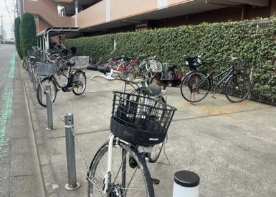 【駐輪場】 | プレヴィオ橋本 | マンションの駐輪場は、事前に空きがあるか確認を取ると安心です。せっかく入居したのに駐輪スペースがない！なんてことになったら大変ですよね。そこで、内見時や購入前にはまず事前に確認しておくと良いでしょう。