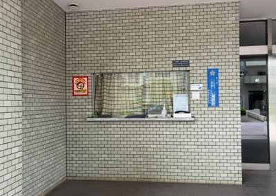 【受付】 | プレヴィオ橋本 | 受付はマンションコンシェルジュがいる場合もあれば、管理人が滞在する小部屋を総称して呼ぶことがあります。主にエントランスに設置されていることから、防犯面でも期待ができます。防犯設備がない場合はより安心！