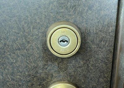 【防犯設備】 | プレヴィオ橋本 | 当然のことではありますが、オートロックやセンサーライト、ホームセキュリティーなどの防犯設備があれば、小さいお子様がいるご家庭も安心ですよね！まず物件購入の際は、防犯設備もチェックするようにしましょう。