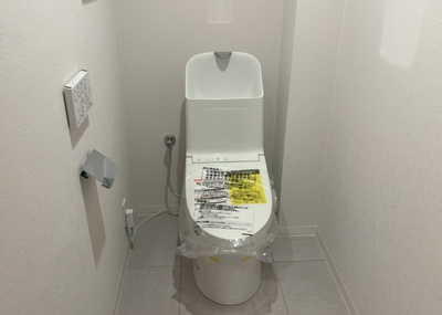 【トイレ】 | プレヴィオ橋本 | トイレは大きさや形、機能、抗菌性などが異なる多種多彩なタイプが各メーカーから出ています。それぞれに良さがあるため、事前にどういったタイプのトイレがいいのかをご家庭内で決めて、内見に行くといいでしょう。