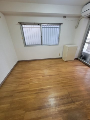 クリオコート寝屋川の居間・リビング
